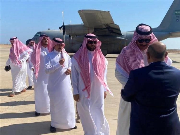 على وقع سيطرت القوات الجنوبية على صحراء ووادي حضرموت البحسني يستقبل وفدا سعوديا قدم في الحال
