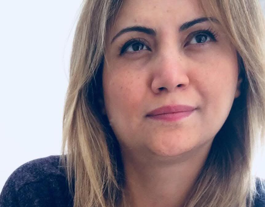 السيقان والدقون… حين يهرب وطنٌ من أزماته إلى معارك ساقٍ ولحية