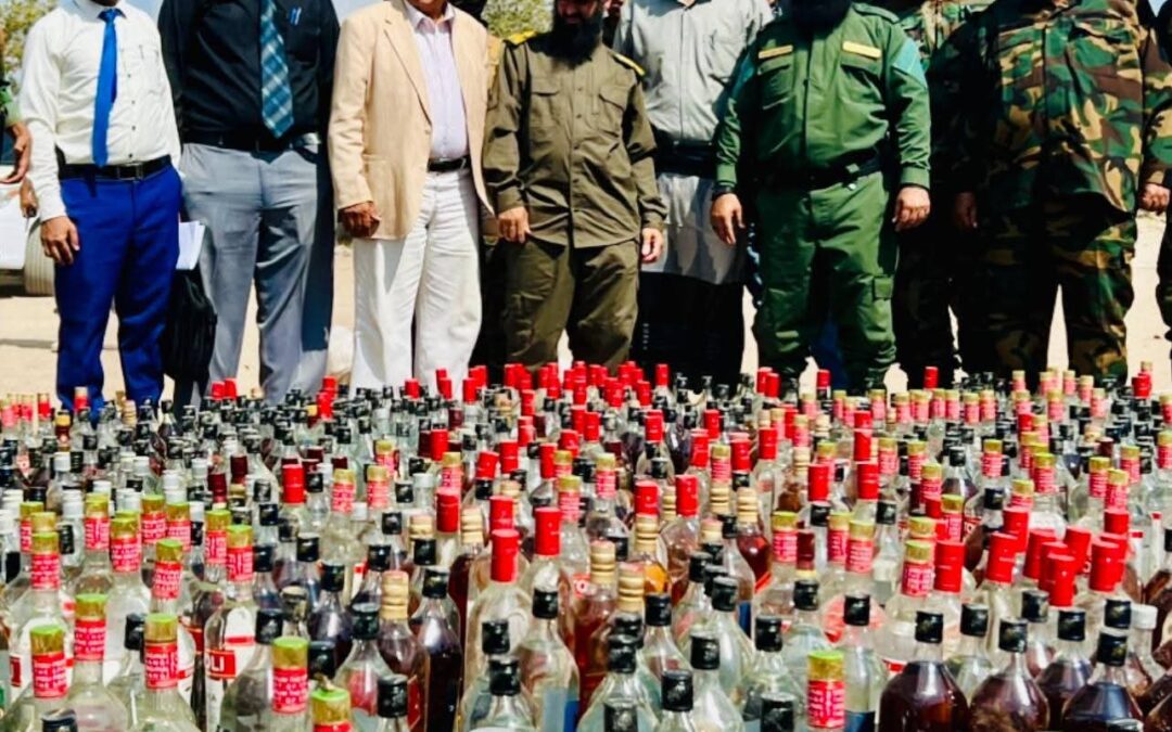 بإشراف العميد الوالي والنيابة العامة.. إدارة مكافحة المخدرات بقوات الحزام الأمني تتلف كمية كبيرة من الخمور المستوردة
