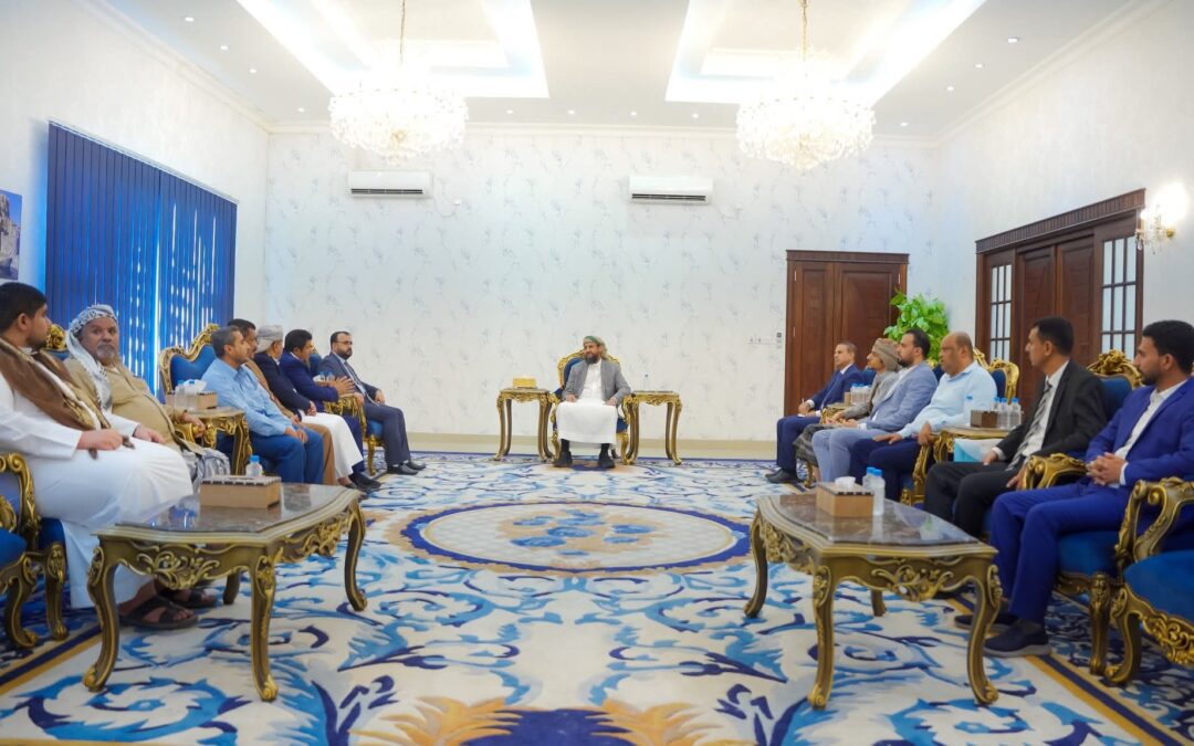 المحرّمي يلتقي قيادات من أبناء المهرة ويؤكد دعم جهود الاستقرار والتنمية بالمحافظة