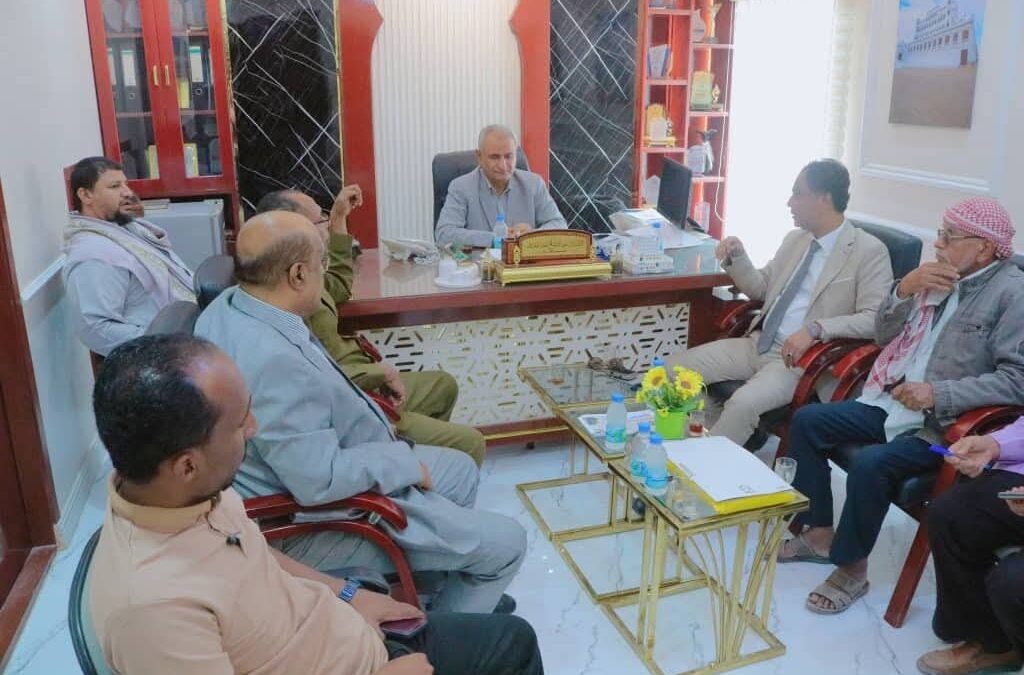 مدير عام سيئون يناقش مع عضو هيئة رئاسة المجلس الانتقالي الجنوبي سبل تطبيع الحياة المدنية وتعزيز الأداء الخدمي