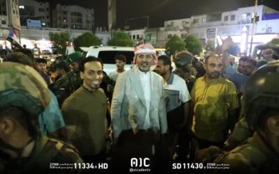 عاجل: الرئيس القائد الزُبيدي يصل ساحة العروض بخورمكسر في العاصمة عدن ويلتحم بجماهير الشعب الجنوبي