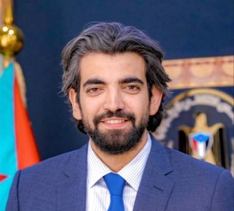 البيض لدى وصوله عدن : دخول معاشيق لحظة عاطفية عميقة