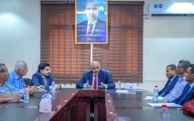 الرئيس الزُبيدي يزور وزارة المياه والبيئة ويطّلع على المشاريع المنفذة لتعزيز الموارد المائية