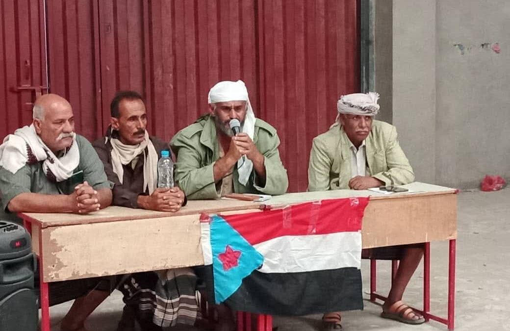 مخيم الاعتصام المفتوح بالمنطقة الوسطى يحتضن ندوة سياسية توعوية