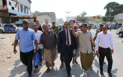باتيس يتفقد أضرار الضربة الجوية السعودية على ميناء المكلا وما خلفته من أضرار على الأحياء السكنية المجاورة