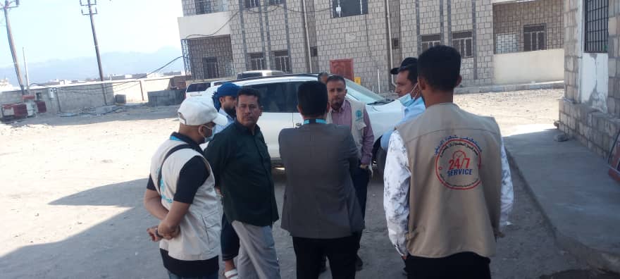 وفد بريطاني يزور المركز الصحي ومركز الطوارئ بشقرة ويعد بزيادة الدعم الطبي