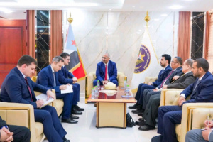 الرئيس الزُبيدي يرحّب بالسفير الروسي ويبحث معه تعزيز التعاون الثنائي ونتائج زيارته الأخيرة إلى موسكو