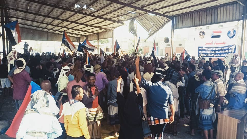 حشود جماهيرية من زنجبار وخنفر تتوافد إلى مخيم الاعتصام المفتوح للمطالبة بإعلان دولة الجنوب العربي