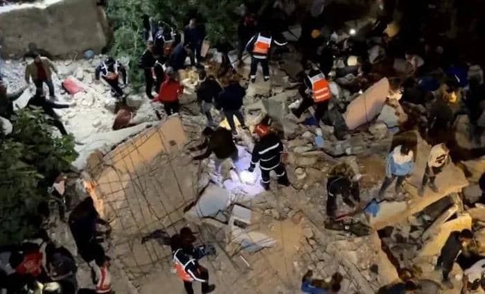 مصرع 19 شخصًا بانهيار بنايتين بفاس شمال المغرب