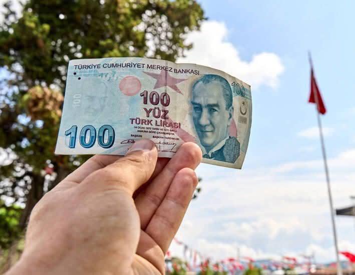 البنك المركزي التركي يخفض سعر الفائدة إلى 38%
