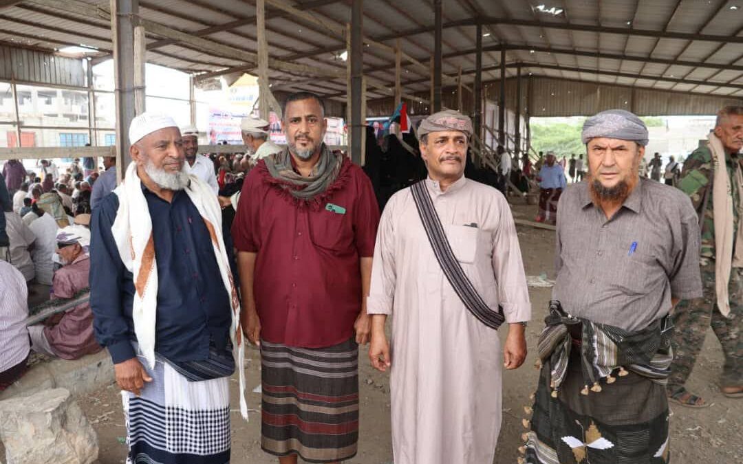 مشائخ ووجهاء خنفر ينضمون إلى الاعتصام المفتوح في أبين
