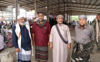 مشائخ ووجهاء خنفر ينضمون إلى الاعتصام المفتوح في أبين