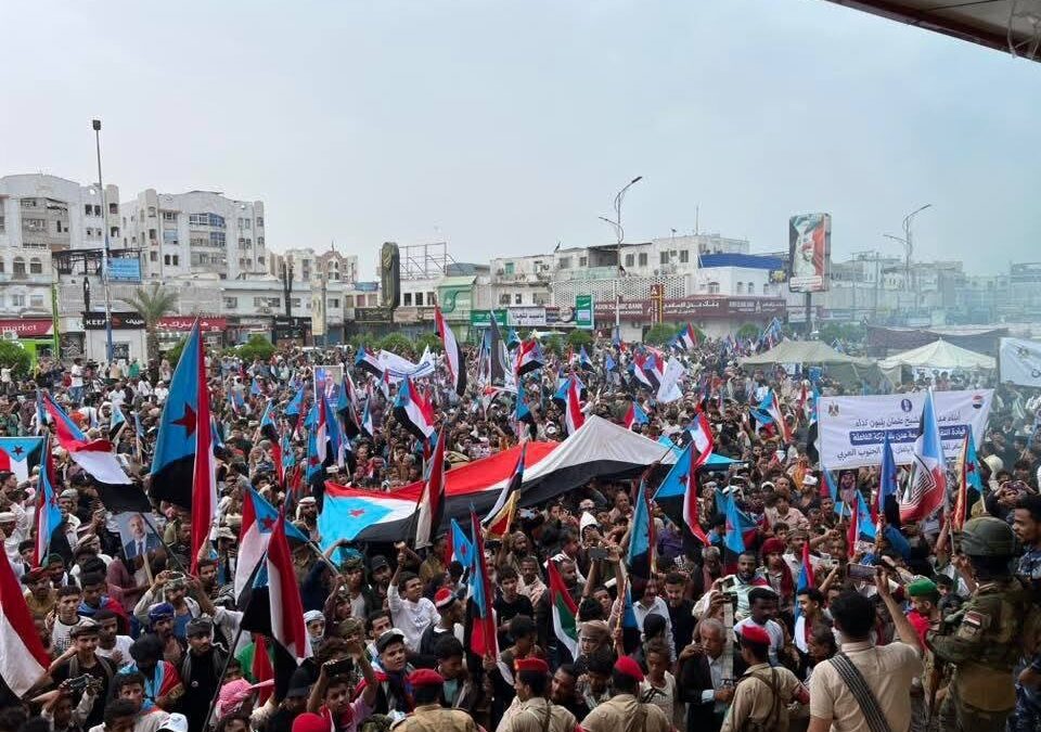 استجابة لدعوة رئيس انتقالي لحج حشود جماهيرية غفيرة من أبناء رباعية ردفان تزحف إلى ساحة العروض بعدن لمطالبة الرئيس القائد عيدروس الزبيدي بإعلان دولة الجنوب العربي،