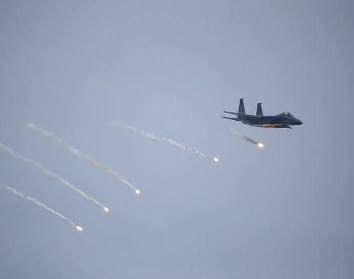 القوات_الأمريكية تطلق أكثر من 100 قنبلة وصاروخ دقيق على “داعش” في سوريا .