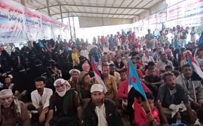 حشود كبيرة في ساحة مخيم الاعتصام المفتوح بمحافظة أبين تجسّد وحدة الصف الجنوبي