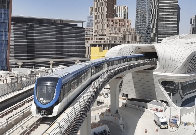 قطار كهربائي سريع بين السعودية و قطر يقصر المسافة بين البلدين إلى ساعتين .