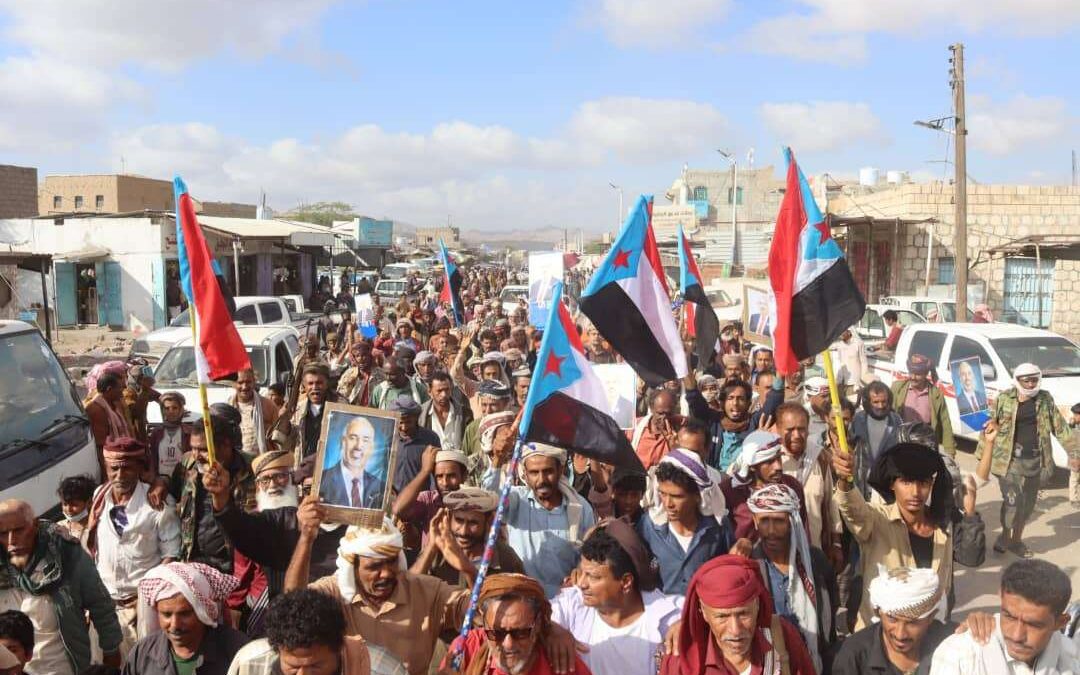 مسيرات جماهيرية حاشدة في زنجبار والمحفد تأييدًا للإعلان السياسي والدستوري وتنديدًا بالعدوان السعودي