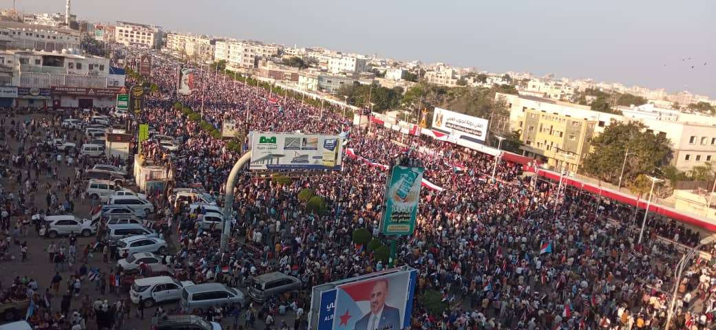شعب الجنوب في مليونية “الوفاء والصمود” يؤكدون رفضهم المساس بالإرادة الشعبية والسيادة الوطنية الجنوبية