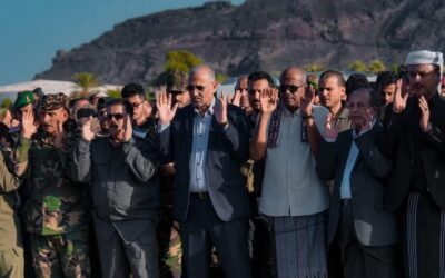 الرئيس الزُبيدي يؤدي صلاة الجنازة ويتقدّم جموع مُشيّعي شهداء عملية “المستقبل الواعد”