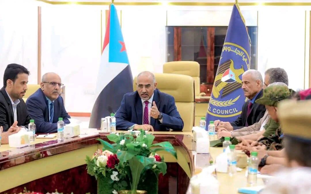 هيئة الرئاسة تقف على مستجدات الأوضاع المأساوية بمحافظتي حضرموت والمهرة وما تتعرض له المرافق فيها من أعمال سلب ونهب وتخريب