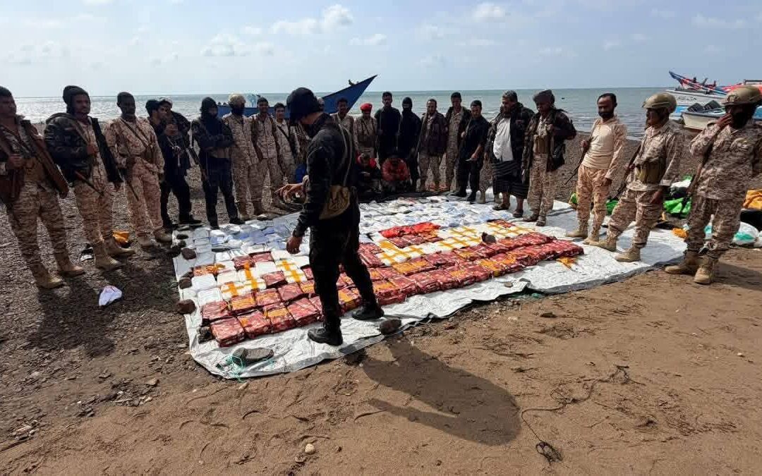 الحملة الأمنية لقوات العمالقة الجنوبية تضبط ربع طن من المخدرات على متن قارب في باب المندب
