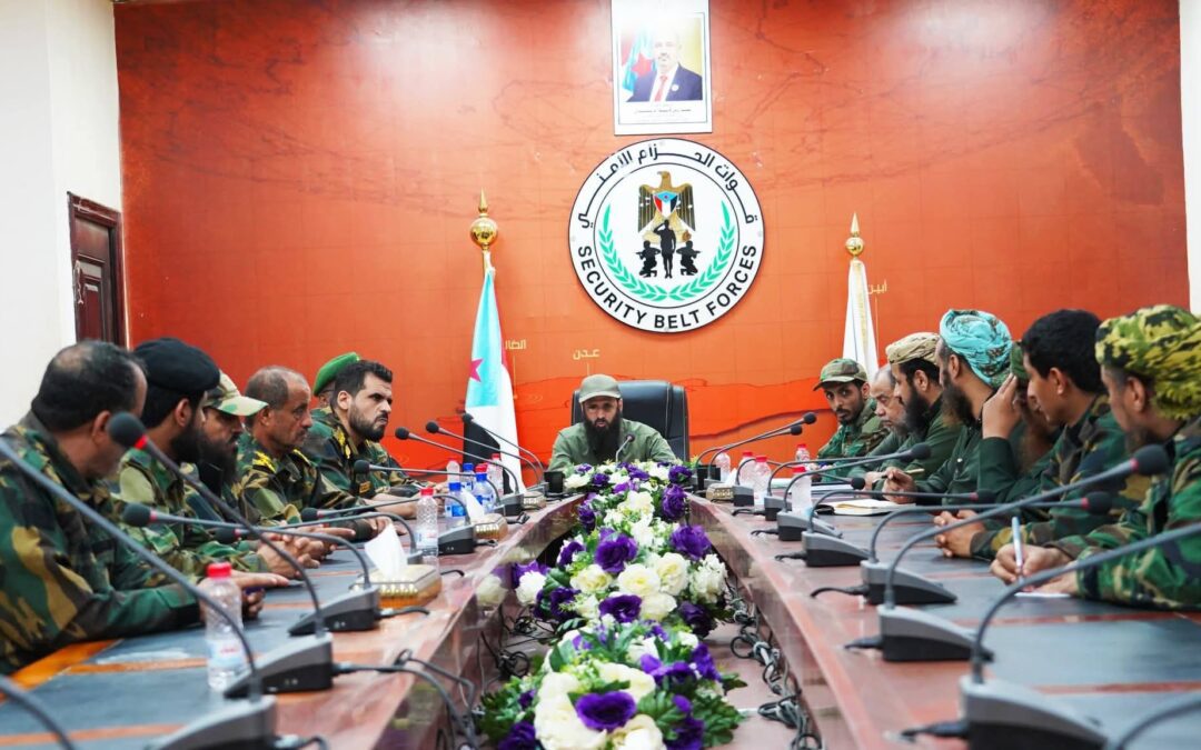 العميد الوالي يترأس اجتماعًا بمدراء الإدارات العامة ويؤكد استقرار الحالة الأمنية