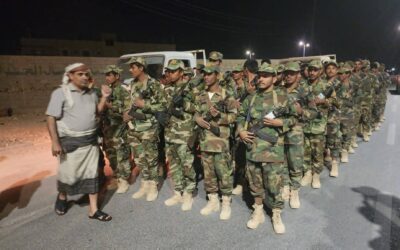 بتوجيهات المحافظ بن الوزير.. كتيبة من اللواء الثامن تصل مدينة عتق للمشاركة في تعزيز الأمن والاستقرار