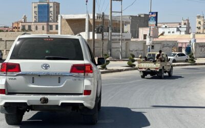 محافظ المهرة يقوم بجولة ميدانية في مدينة الغيضة لمراقبة الوضع الأمني