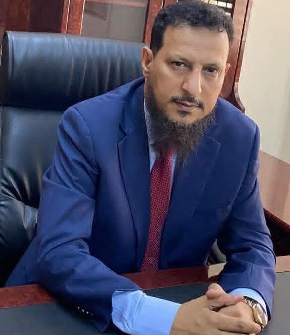 وزير الدولة محافظ العاصمة عدن عبد الرحمن شيخ يباشر مهامه رسميا ويؤكد أن أمن واستقرار وتنمية عدن أولوية