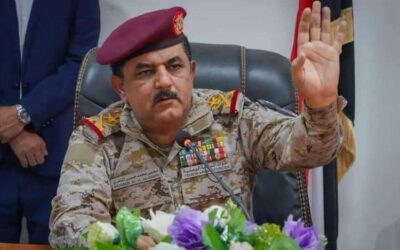 رئيس مجلس القيادة الرئاسي يُعفي وزير الدفاع الفريق محسن الداعري ويُحيله إلى التقاعد