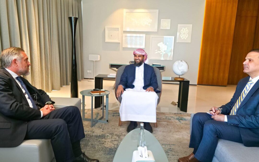 عضو مجلس القيادة الرئاسي عبدالرحمن المحرّمي يلتقي سفير الاتحاد الأوروبي لدى اليمن