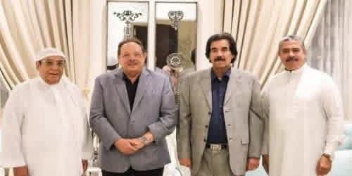 الرئيس علي ناصر محمد يجري اتصالاً هاتفياً بالدكتور عدنان نجل المناضل الوطني ا علي سالم البيض، معزياً إياه بوفاة والده الفقيد الكبير