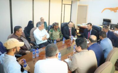 محافظ عدن يؤكد أهمية العمل كمنظومة متكاملة وضرورة التركيز على المشاريع الخدمية
