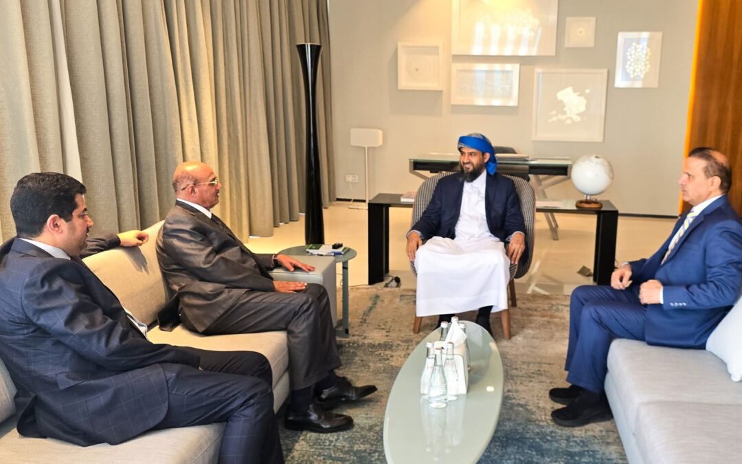 المحرّمي يستقبل محافظ البنك المركزي ويناقش معه مستجدات الأوضاع الاقتصادية واستقرار العملة