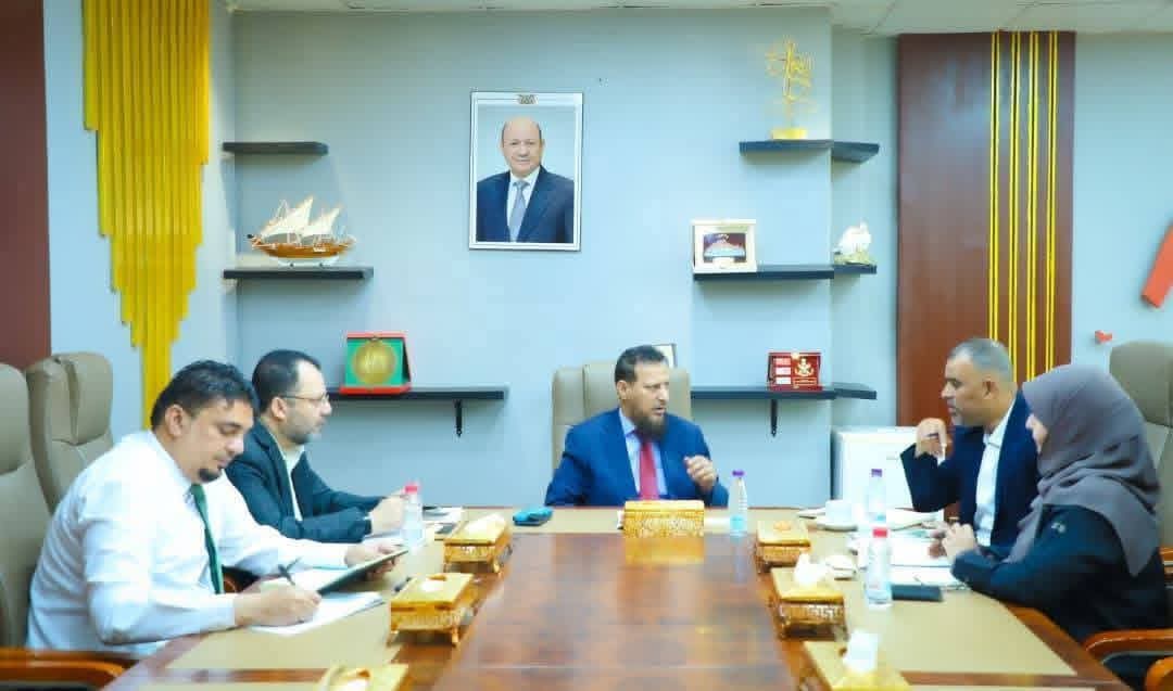 محافظ عدن: الحوافز المعتمدة حق مشروع للمعلمين، وسنستمر في صرفها