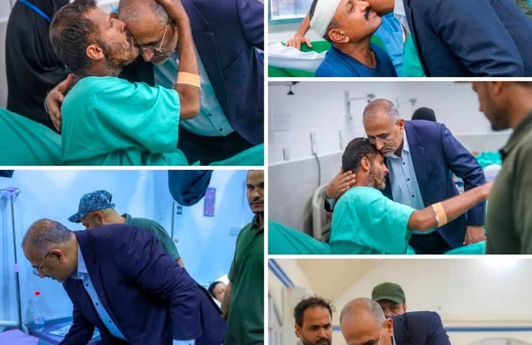 الرئيس الزُبيدي يطمئن على أحوال جرحى عملية “المستقبل الواعد” بمستشفى عبود العسكري