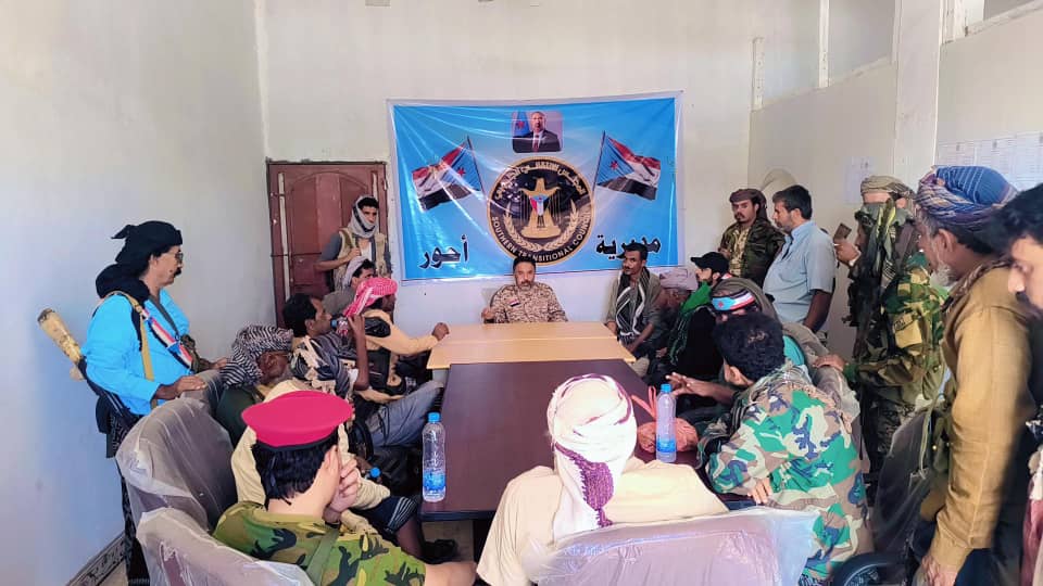 رئيس تنفيذية انتقالي أبين يتفقد النقاط الأمنية والعسكرية بأحور