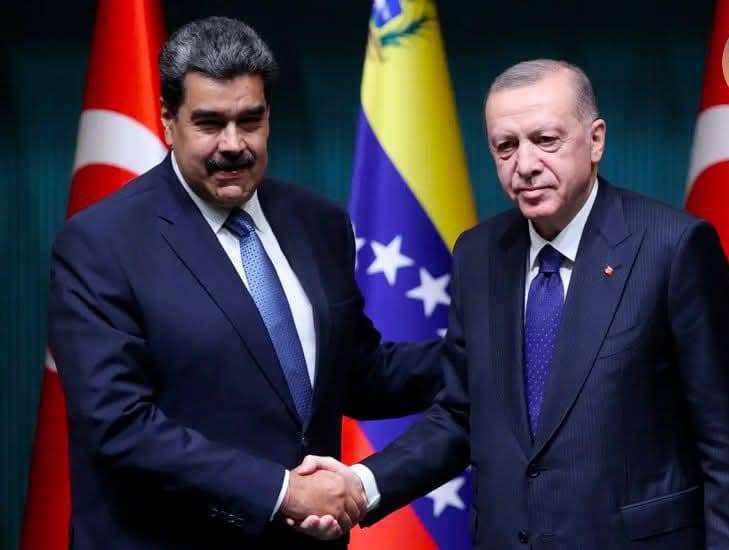 أردوغان ينفي علمه بعرض أمريكي لنفي مادورو إلى تركيا