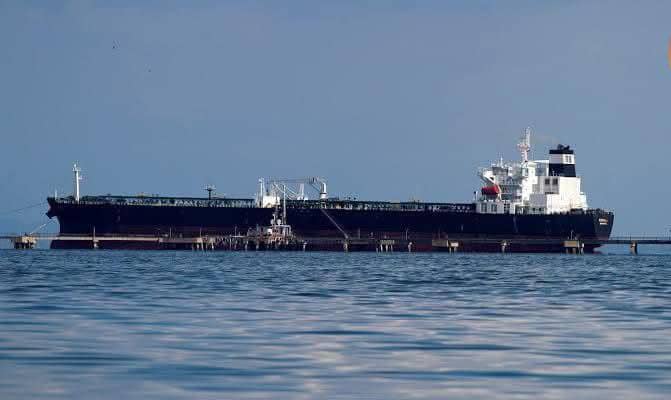 روسيا تتهم قوات أمريكية بمطاردة ناقلة نفط روسية في شمال الأطلسي وتُبدي قلقًا بالغًا