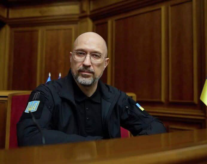 البرلمان_الأوكراني يوافق على إقالة وزير_الدفاع