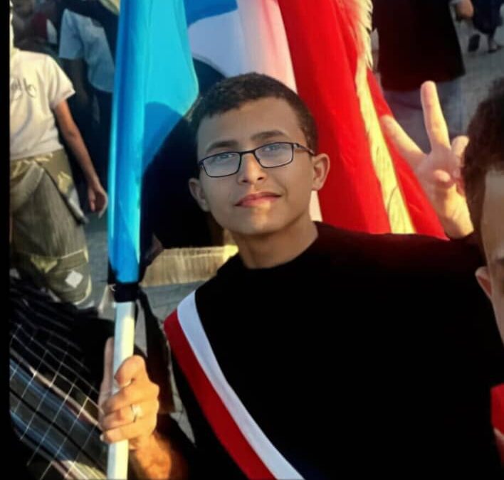 مديرُ عام مديرية يافع رُصُد يُعزّي في وفاة الشاب محمد فارس المحرّمي إثر تعرّضه لحادثٍ مروريٍّ بمحافظة لحج