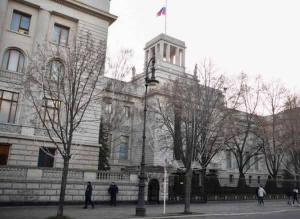 دير_شبيغل:  #برلين تمهل نائب الملحق العسكري في السفارة الروسية 72 ساعة لمغادرة ألمانيا