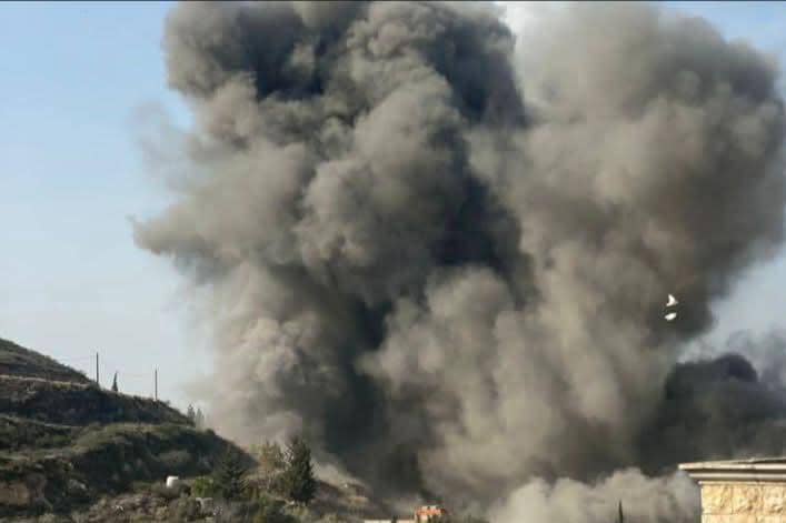 غارات إسرائيلية جنوب وشرق لبنان تستهدف مواقع لحزب الله وتودي بحياة شخص