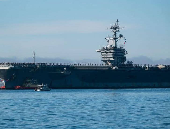 حاملة طائرات أمريكية تدخل نطاق القيادة المركزية وتحذر من تهديد المسيرات الإيرانية