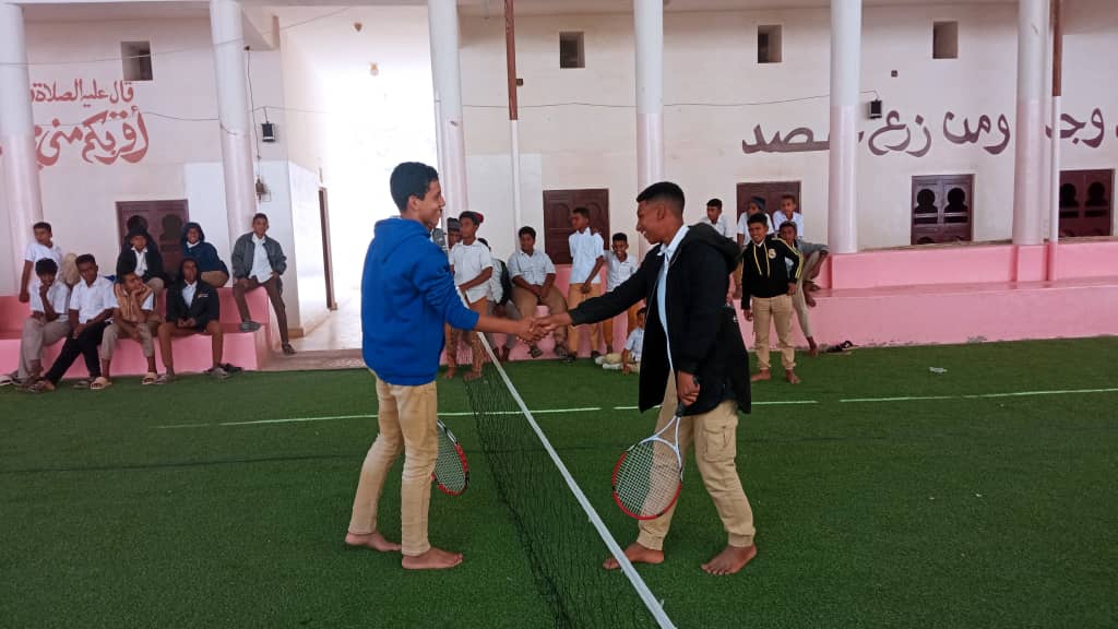 ​ مدرسة عبدالله بن سميط تدشن أولى تمارين التنس الأرضي وسط تفاعل طلابي واسع