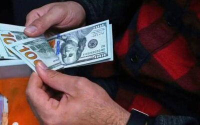 الريال الإيراني يسجل أدنى مستوى له أمام الدولار وسط ضغوط اقتصادية متصاعدة