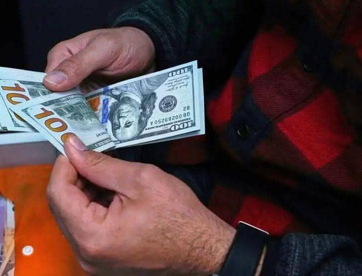 الريال الإيراني يسجل أدنى مستوى له أمام الدولار وسط ضغوط اقتصادية متصاعدة