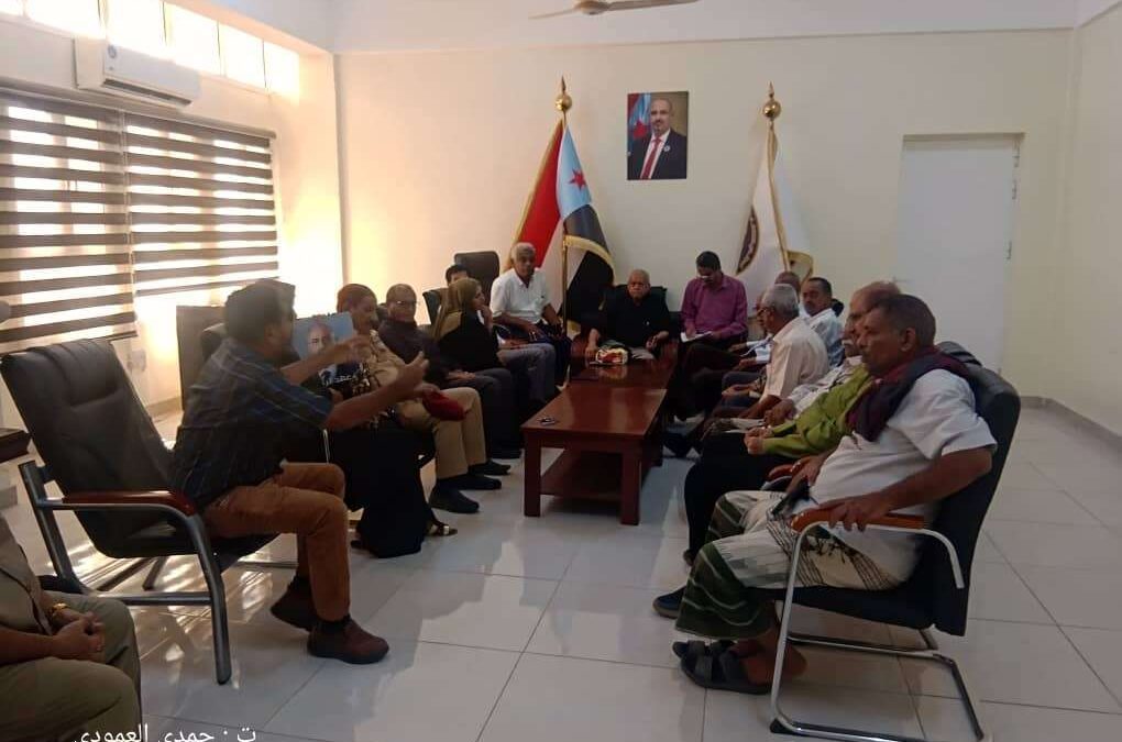 مجلس المستشارين يُشيد بمشاركة أبناء شعب الجنوب في الوقفة الاحتجاجية الرافضة لإغلاق مقر الجمعية الوطنية