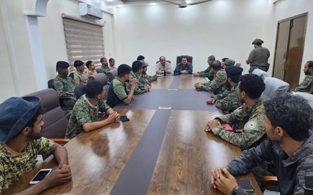 نائب مدير أمن عدن يلتقي مشرفي كاميرات المراقبة في اقسام الشرط ويشدد على الجاهزية الفنية.